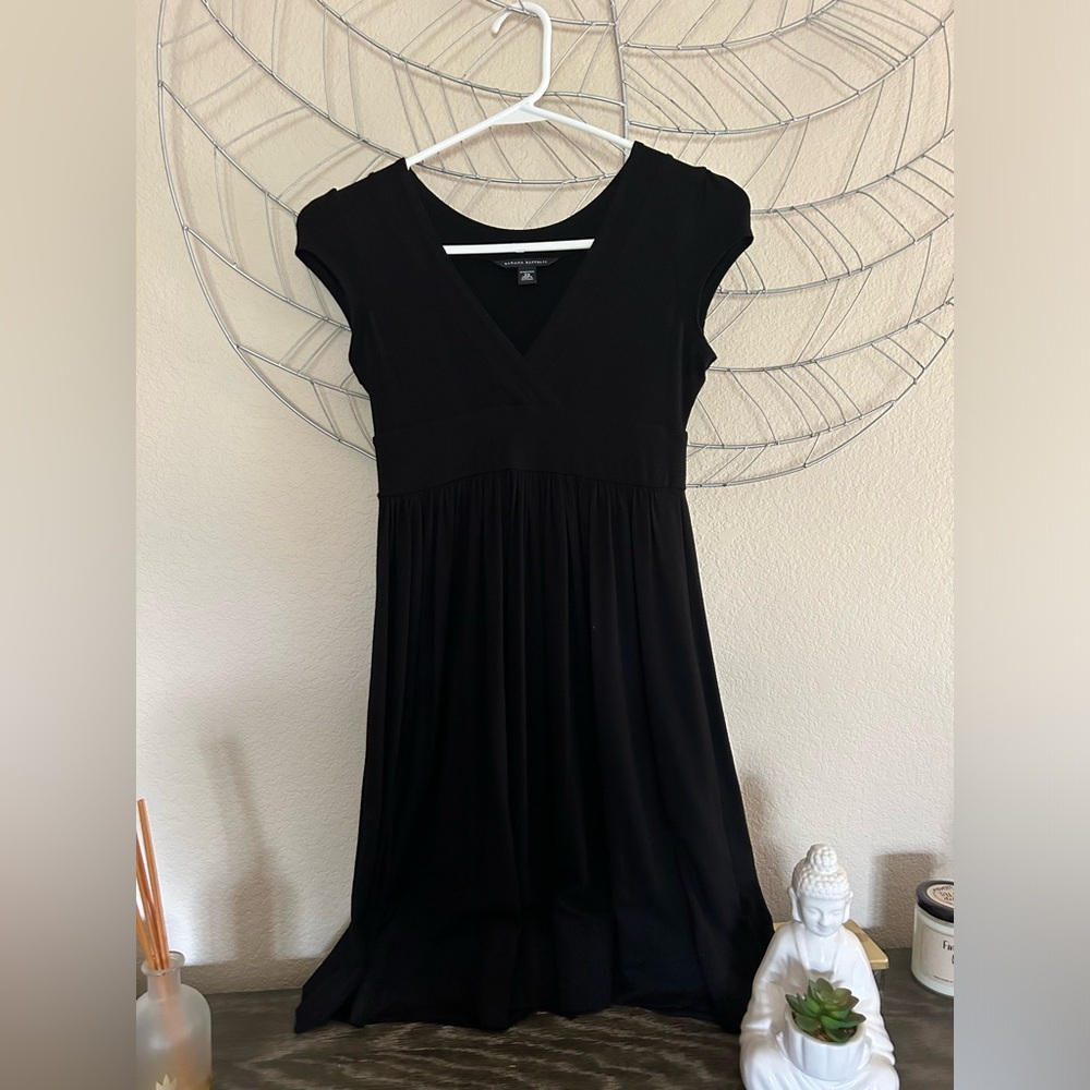 Easy-wear empire waist black dress